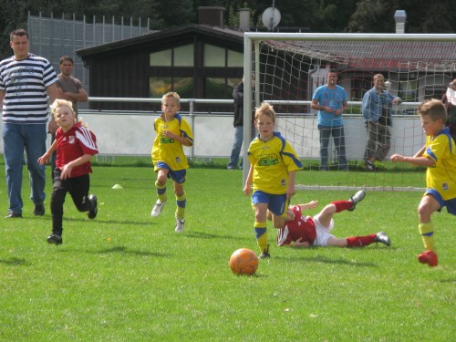 F1 gewinnt 4+1 Spiel beim VfB Forstinning